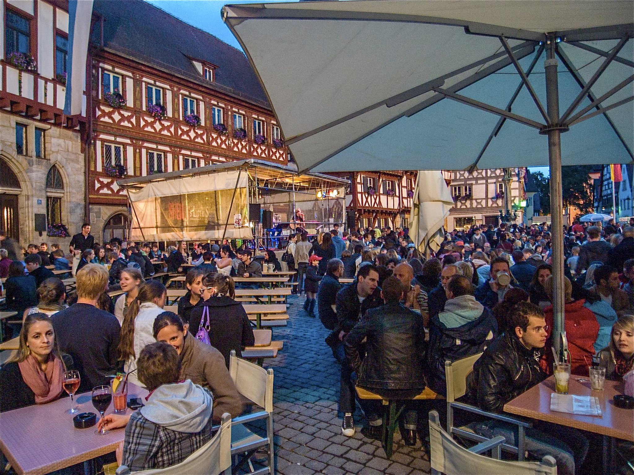 Gemütlichkeit beim Altstadtfest - Forchheim