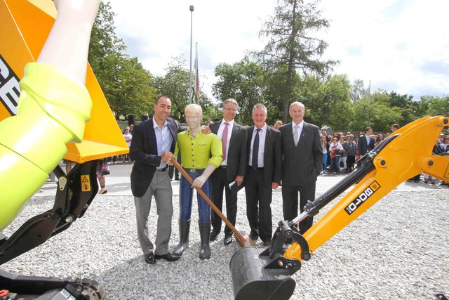 Präsentation des ,,Kunst Kreisel" in Burgfarrnbach. | Foto: bayernpress