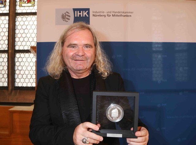 Unternehmer Thomas Sabo erhielt die IHK Ehrenmedaille. | Foto: bayernpress