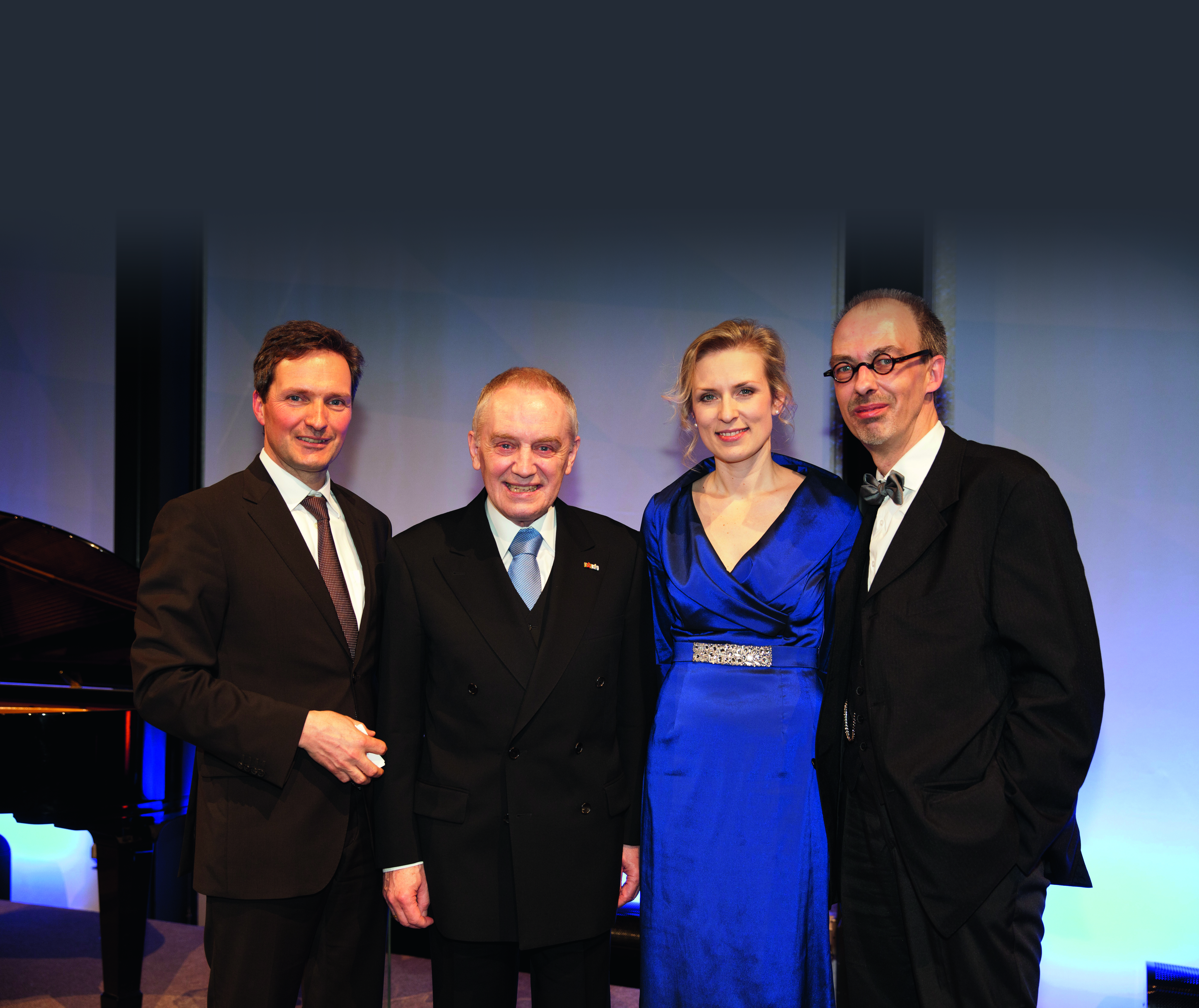 Neben Axel Baisch, Mitinitiator der Gluck-Festspiele, freuen sich auch Hans-Peter Schmidt, Aufsichtsratsvorsitzender der NÜRNBERGER Versicherung, Olga Gollej, Geschäftsführung, und Christian Baier (v.l.), Künstlerischer Leiter, vom 14. bis 27. Juli auf musikalische Genüsse.