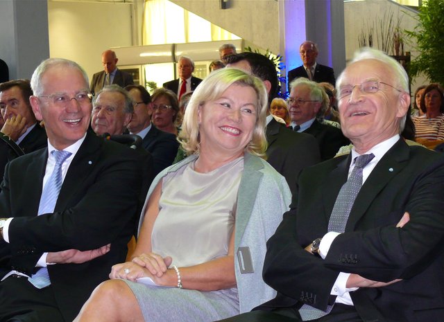 Gut gelaunt: Siegfried Balleis, Ehefrau Angelika und Ministerpräsident a.D. Edmund Stoiber (v.l.n.r.). Foto: Uwe Müller