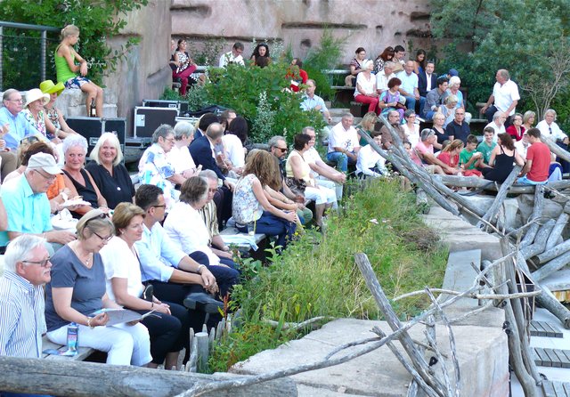 Kaum ein Platz blieb frei; für den Artenschutz fanden sich Tierfreunde und Musikliebhaber gleichermaßen zusammen. Foto: Uwe Müller