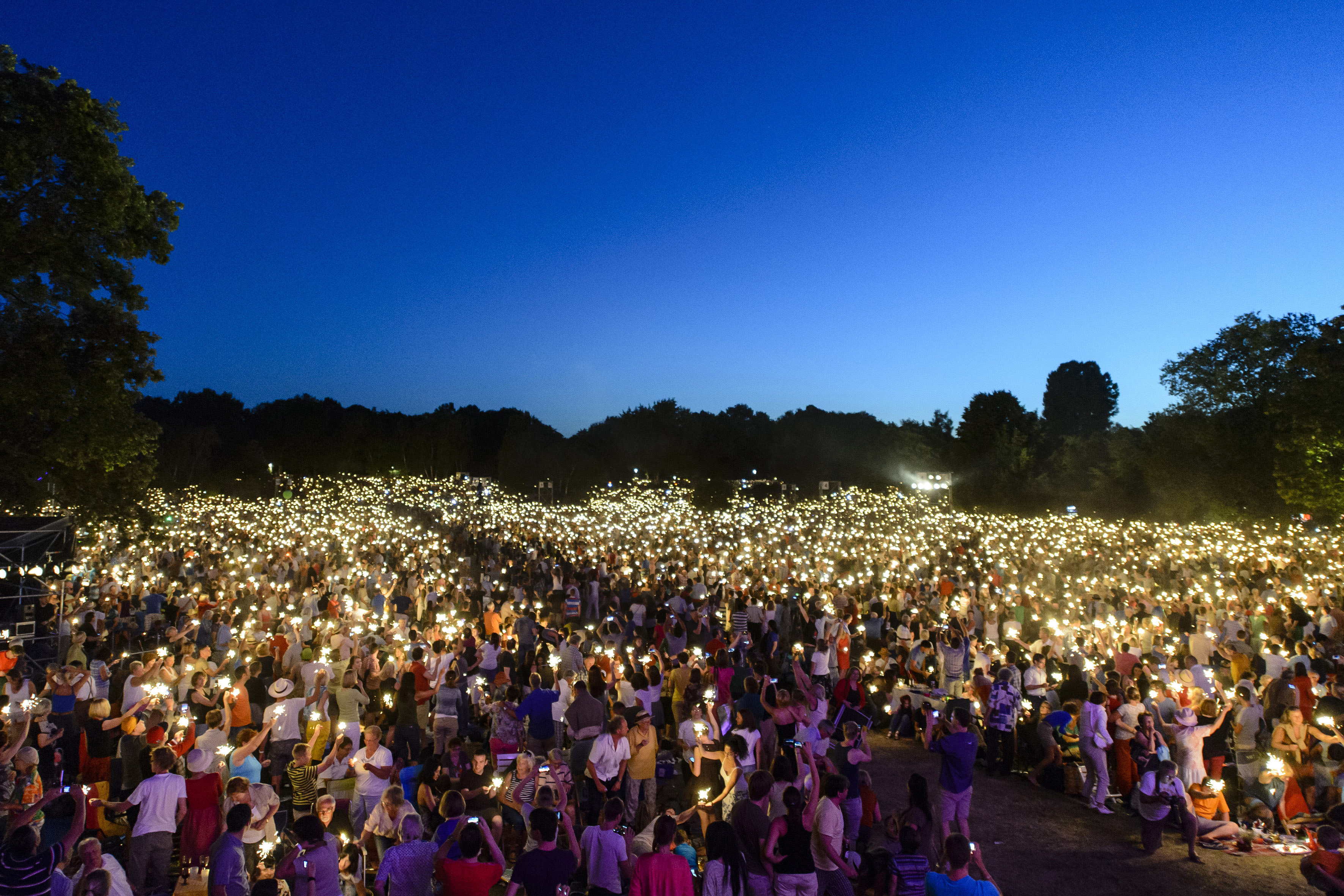 Klassik Open Air im Nürnberger Luitpoldhain. Die Anfahrt mit den Öffentlichen Verkehrsmitteln ist empfohlen.