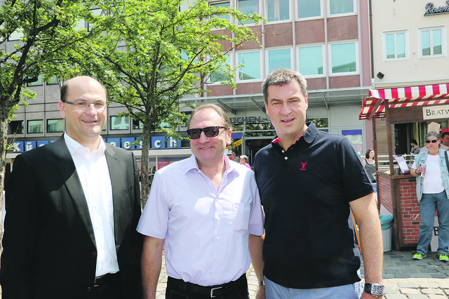Staatssekretär Albert Füracker, Stimmenimitator Bernd Händel und Dr. Markus Söder (von links). | Foto: John R. Braun