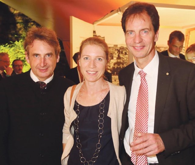 Intendant der Nürnberger Symphoniker, Lucius Hemmer mit Ehefrau Stefanie und Dirigent Heinz Walter Florin. Foto: bayernpress