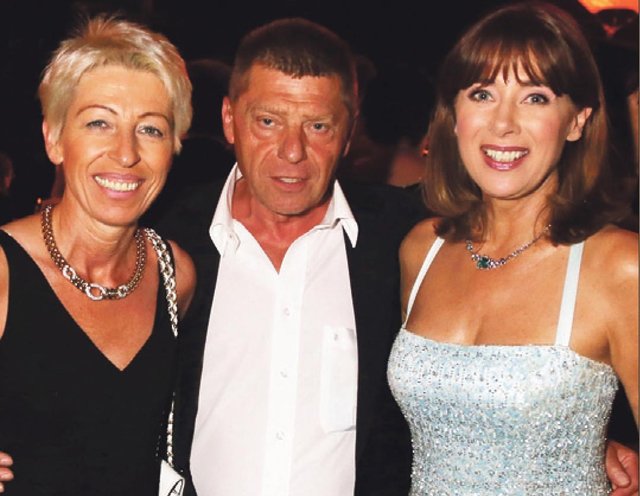 TV-Moderatorin Sabine Sauer (r.) mit Unternehmer-Ehepaar Karin und Peter Rösch. Foto: bayernpress