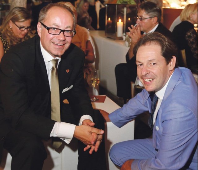 Tucher Marketing-Direktor Kai Eschenbacher (l.) und René Lehrieder, Event-Caterer. Foto: bayernpress