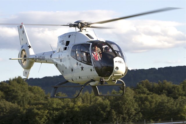 Hubschrauberrundflüge sind ebenfalls im Angebot. Foto: R. Rosenbauer