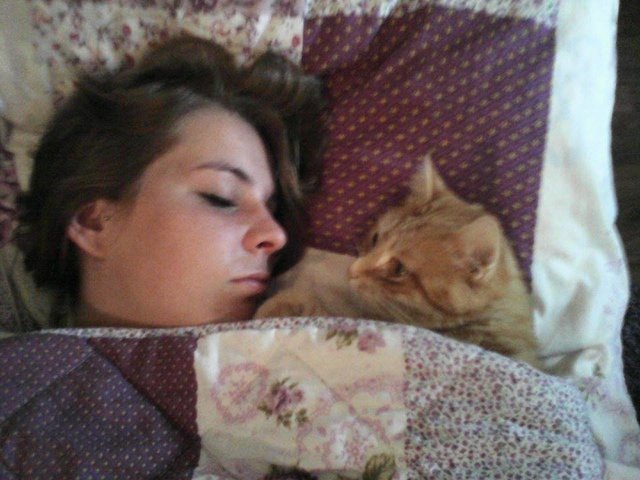 Ein Herz und eine Seele... Birgit Mandic und ihr Kater Buddy. | Foto: oh