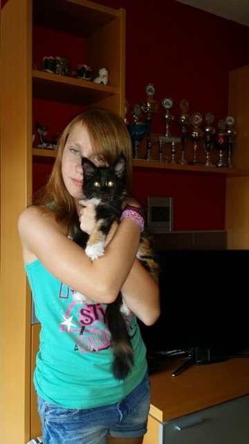 Vivien mit Escada