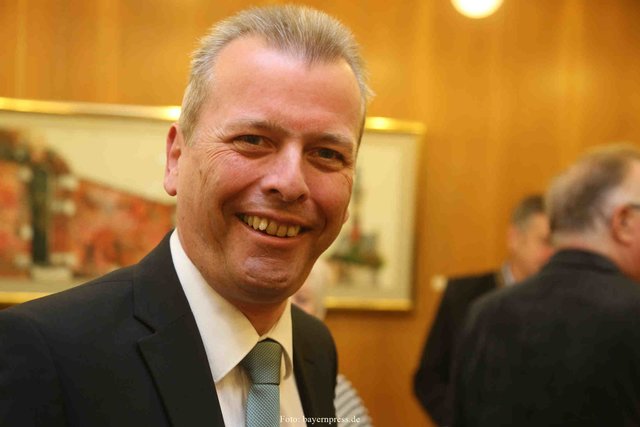 Nürnbergs Oberbürgermeister Dr. Ulrich Maly freut sich über den Besuch des ,,Weltmeisters" Andy Köpke. | Foto: bayernpress