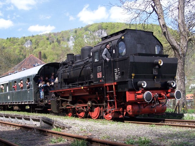 Lok 4 ELNA im Bahnhof Muggendorf