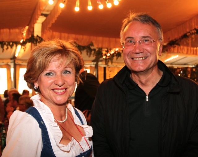 Inge Weise, 1. Vorsitzende Bürgerstiftung Nürnberg, mit Polizeivizepräsident Roman Fertinger. Foto: John R. Braun