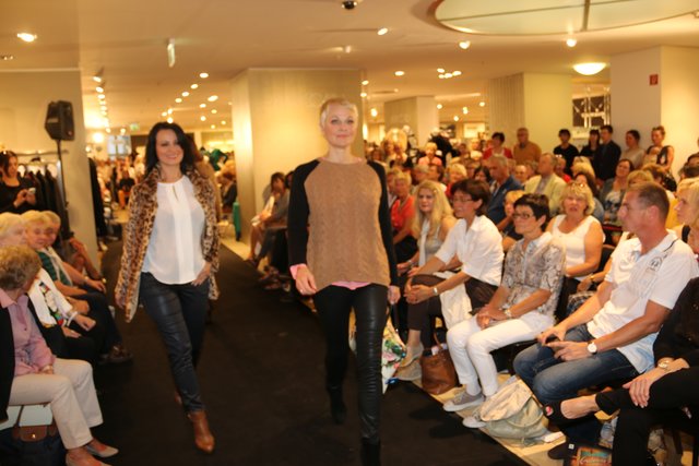 Premium Fashion Show bei Wöhrl. | Foto: John R. Braun