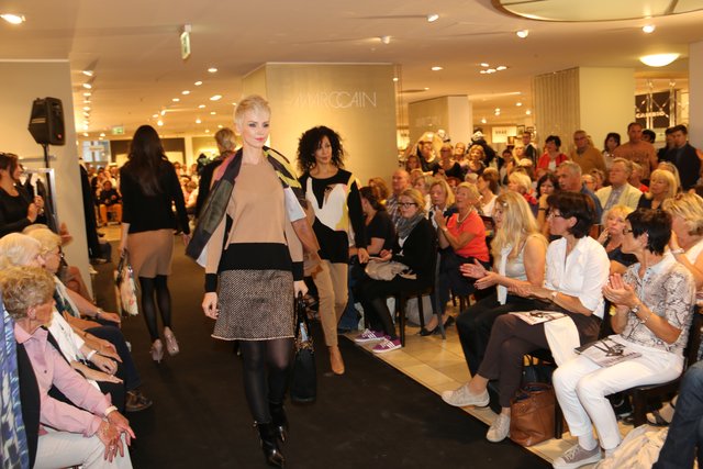 Premium Fashion Show bei Wöhrl. | Foto: John R. Braun