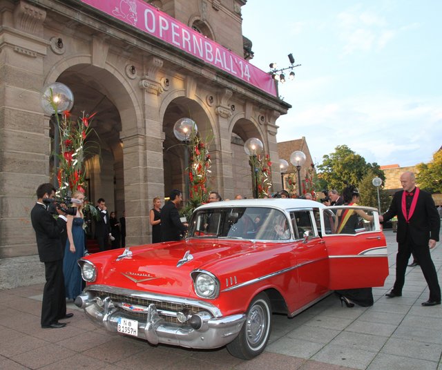Getreu dem Ballmotto „American Dreams“ fuhren die Prominenten nicht nur in BMW-Limousinen ...