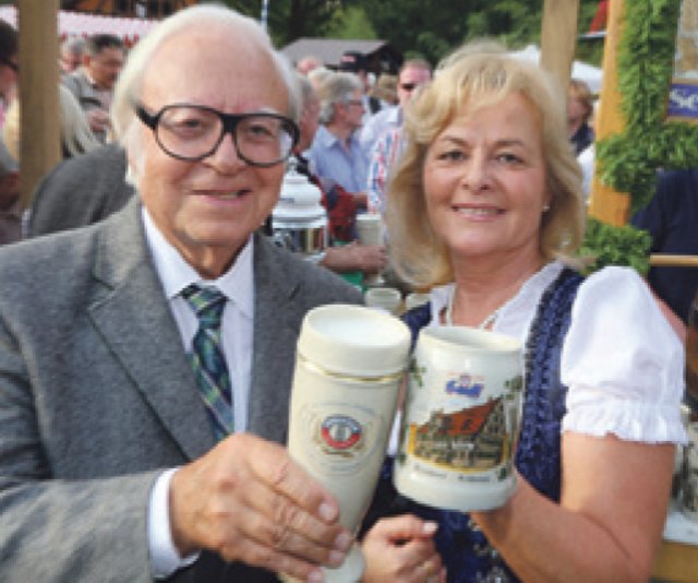 Erdinger Inhaber Werner Brombach mit Hauff-Chefin Doris Weid-Gundel. Foto: bayernpress | Foto: bayernpress