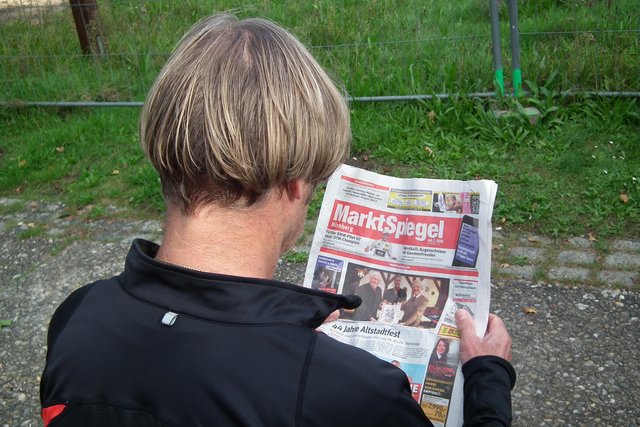 Hier steht vieles drin und an der frischen Luft lese ich gerne.