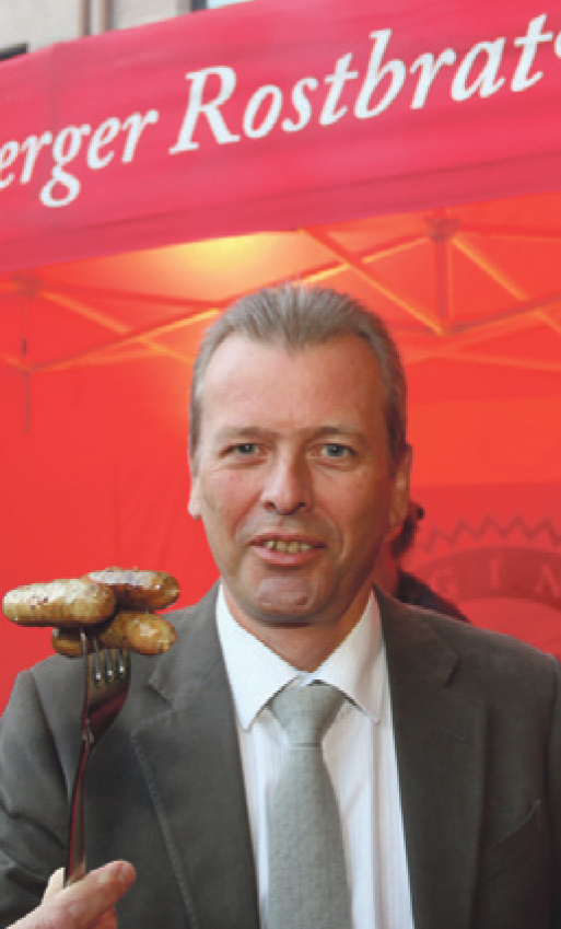 Oberbürgermeister Dr. Ulrich Maly ist bekennender Bratwurst-Fan. Foto: John R. Braun