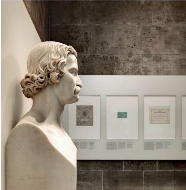 Neuer Ausstellungsraum mit der Büste von Freiherr von und zu Aufseß.