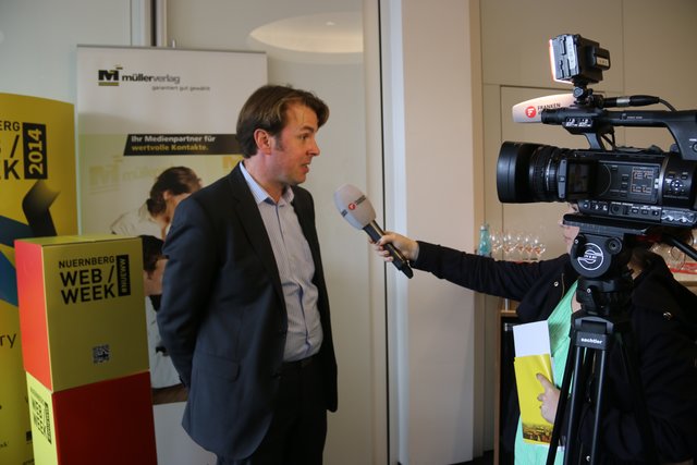 Michael Oschmann (Geschäftsführer Müller Medien) informiert zur Nürnberg WebWeek bei einem Interview mit Franken Fernsehen.