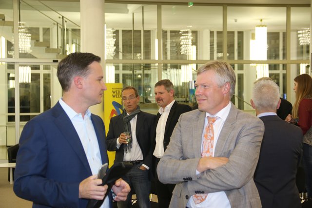Richard Gutjahr (l.) im Gespräch mit MarktSpiegel-Geschäftsführer Harald Greiner.