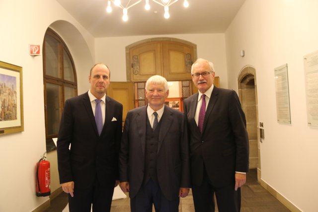 Bürgermeister Christian Vogel (l.), Ex-MdB Günter Gloser (r.) mit Bundesminister a.D. Dr. Otto Schily.