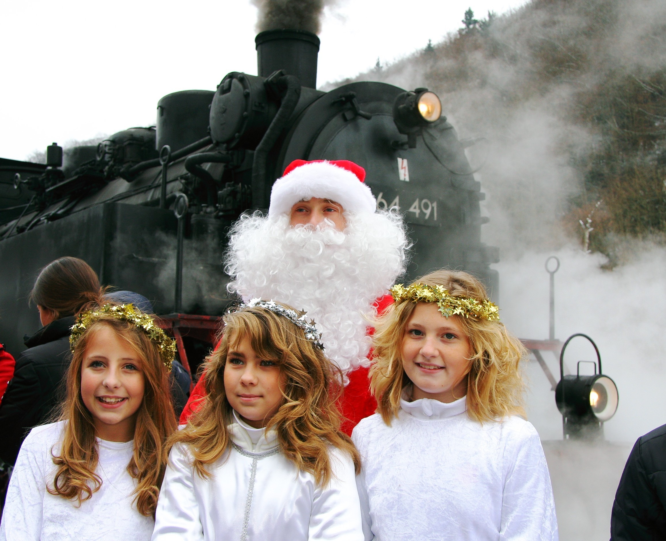 Viel Freude für Große und Kleine bei den traditionellen Nikolausfahrten der Dampfbahn Fränkische Schweiz e.V.