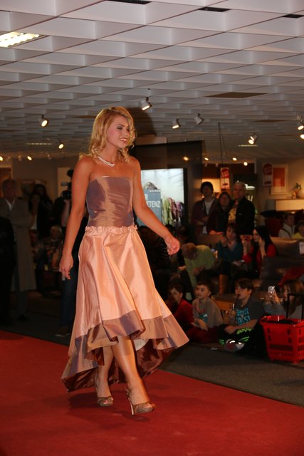1. Fashion Night bei Möbel Höffner. | Foto: John R. Braun