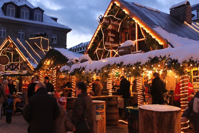 Romantische Stimmung auf dem Weihnachtsmarkt in Fürth. Foto: Ebersberger