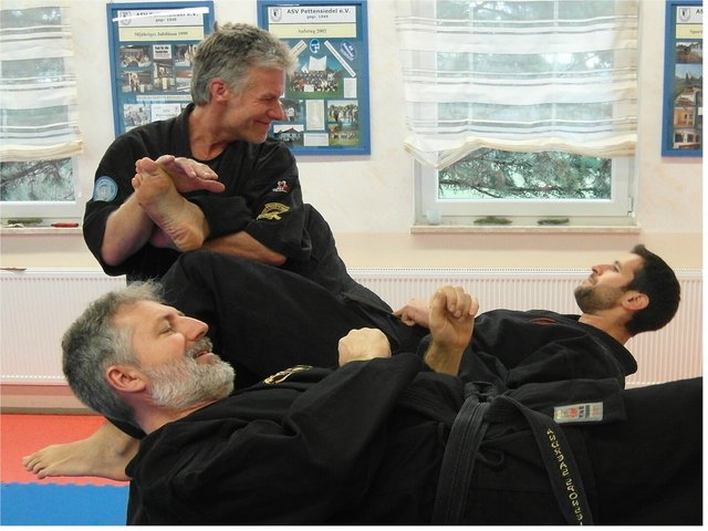 Tja - JuJitsu Üben schaut lustig aus.