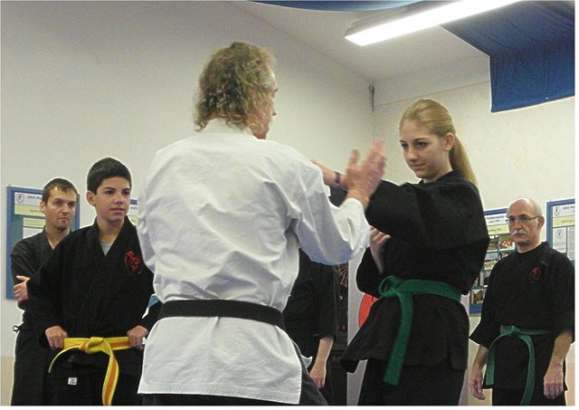 Karate mit Bernd Haft: Abwehr von Angriffen