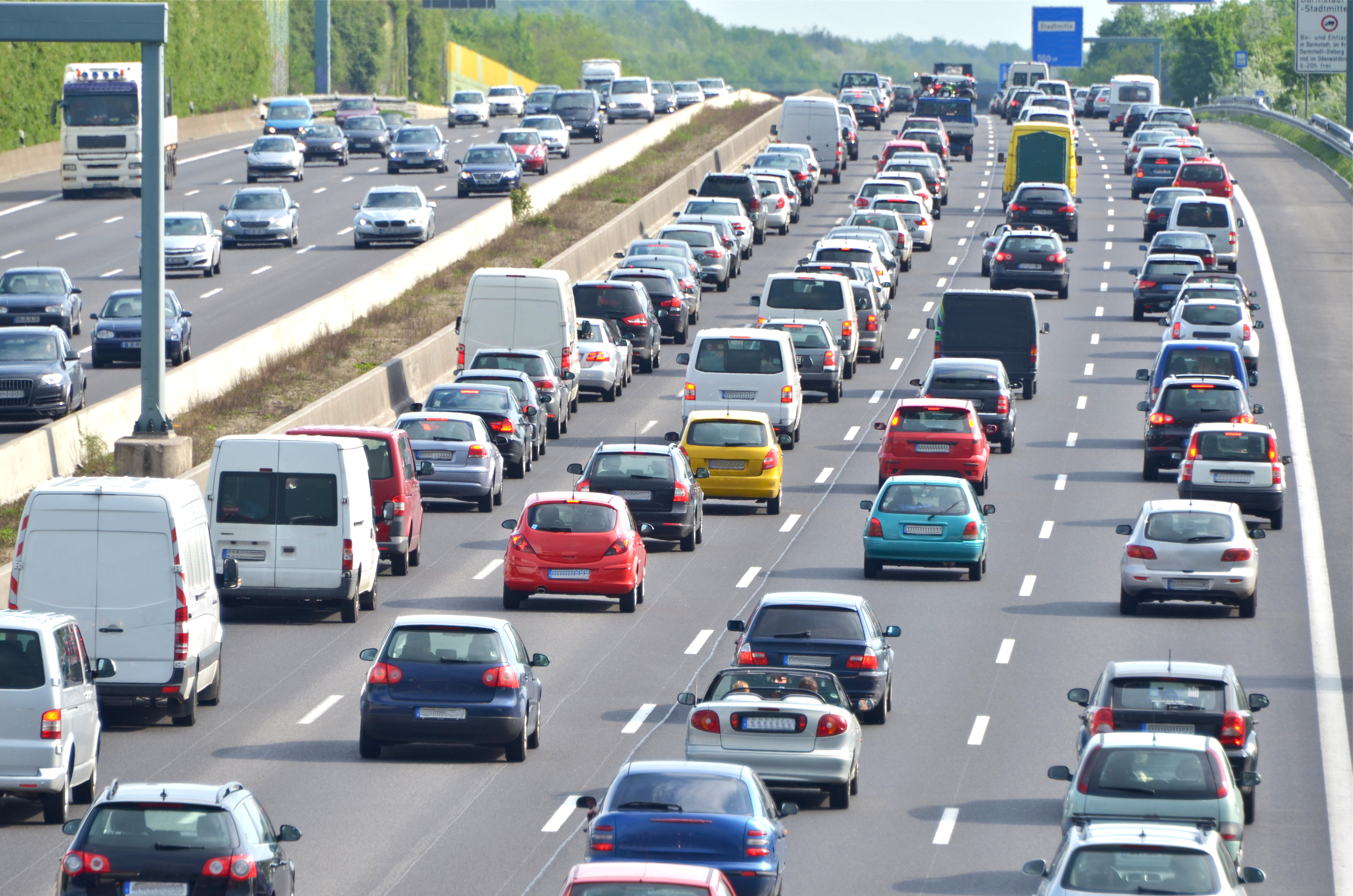 Auch private Investoren werden künftig bei Straßenbau und -erhalt berücksichtigt – bei verschiedenen Autobahnprojekten wurde bereits damit begonnen. Foto: © digitalstock - Fotolia
