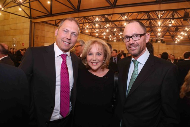 Unternehmer Hannes Streng (l.), Evi Kurz und Prof. Dr. Klaus Wübbenhorst, EMN.