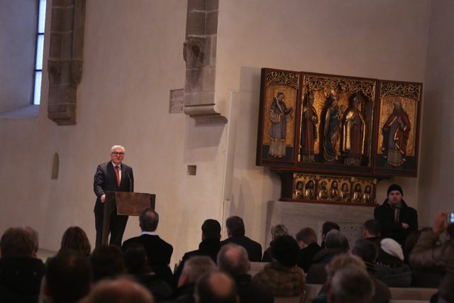Bundesaußenminister Frank-Walter Steinmeier in der St. Klara Kirche. | Foto: bayernpress