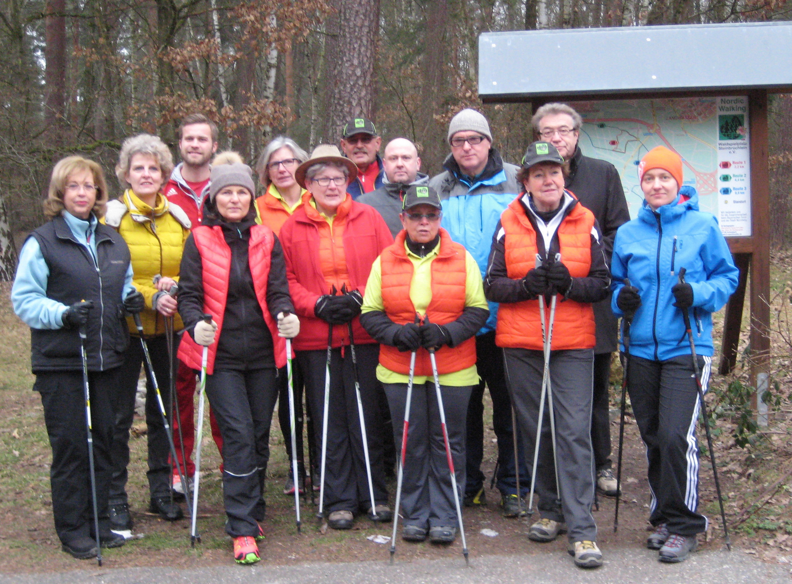 Stadträtin Aliki Alesik (1. v.l.), Vereinsvorsitzende Jutta Bär (2. v.l.), Olympiasieger und Stadtrat Max Müller (3. v.l.), Klaus Sperl (7. v.l.l)