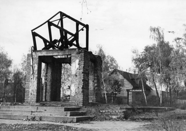 ...ein Bombenangriff die Martinskapelle bis auf die Grundmauern zerstörte