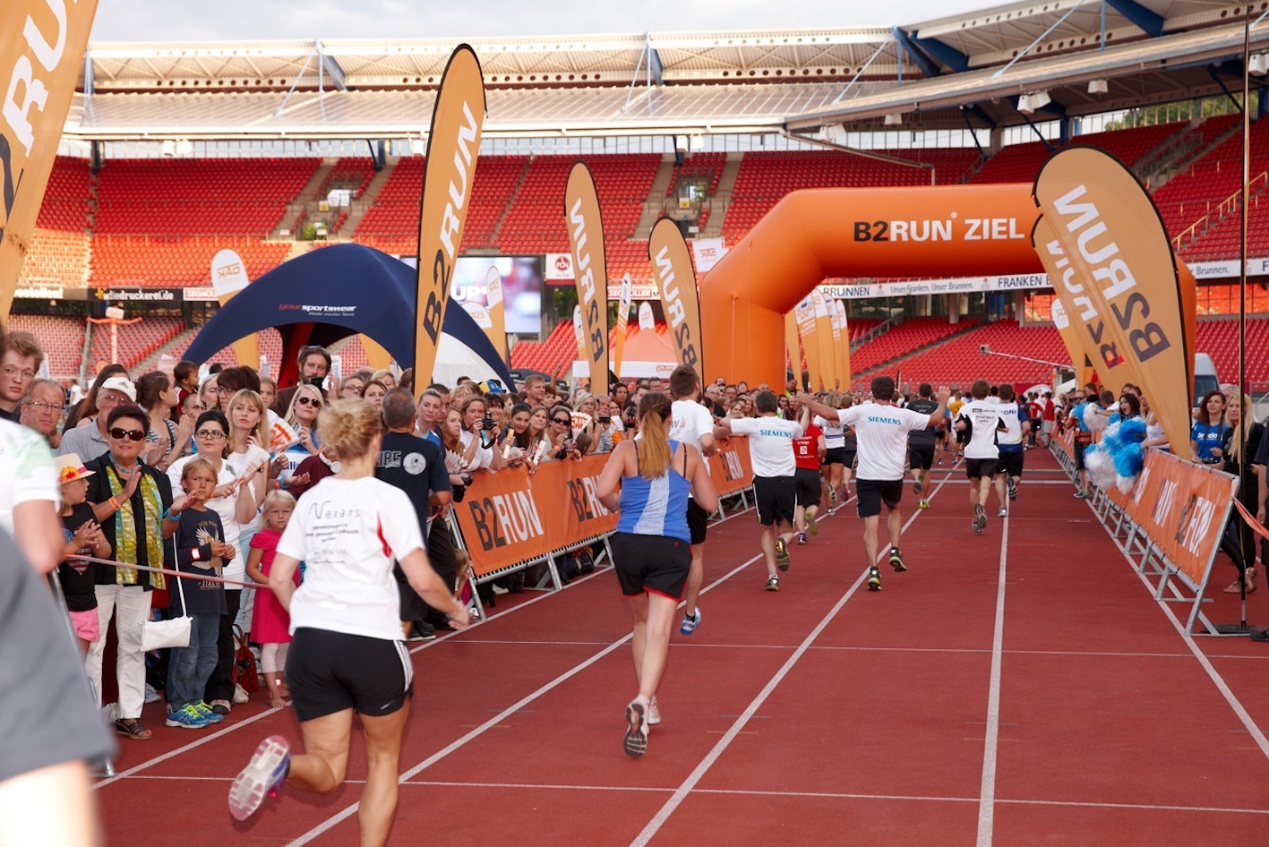 Rund um und im Grundig Stadion findet am 21. Juli 2015 der B2RUN Nürnberg statt.