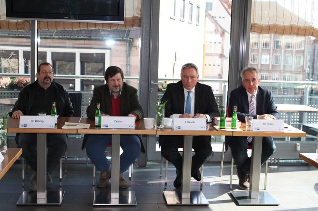 Bei der Pressekonferenz (v.l.) Dr. Jan Weinig, John Zeitler, Markus Lötzsch und Dr. Kurt Hesse. | Foto: Victor Schlampp