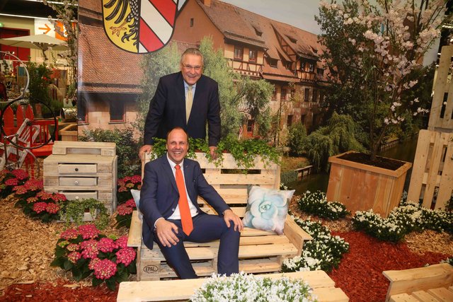 Eröffnung der Freizeit Messe Nürnberg mit dem Bayerischen Innenminister Joachim Herrmann und Bürgermeister Christian Vogel (vorne). | Foto: bayernpress