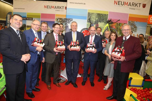 Eröffnungsrundgang auf der Freizeit Messe Nürnberg. | Foto: bayernpress
