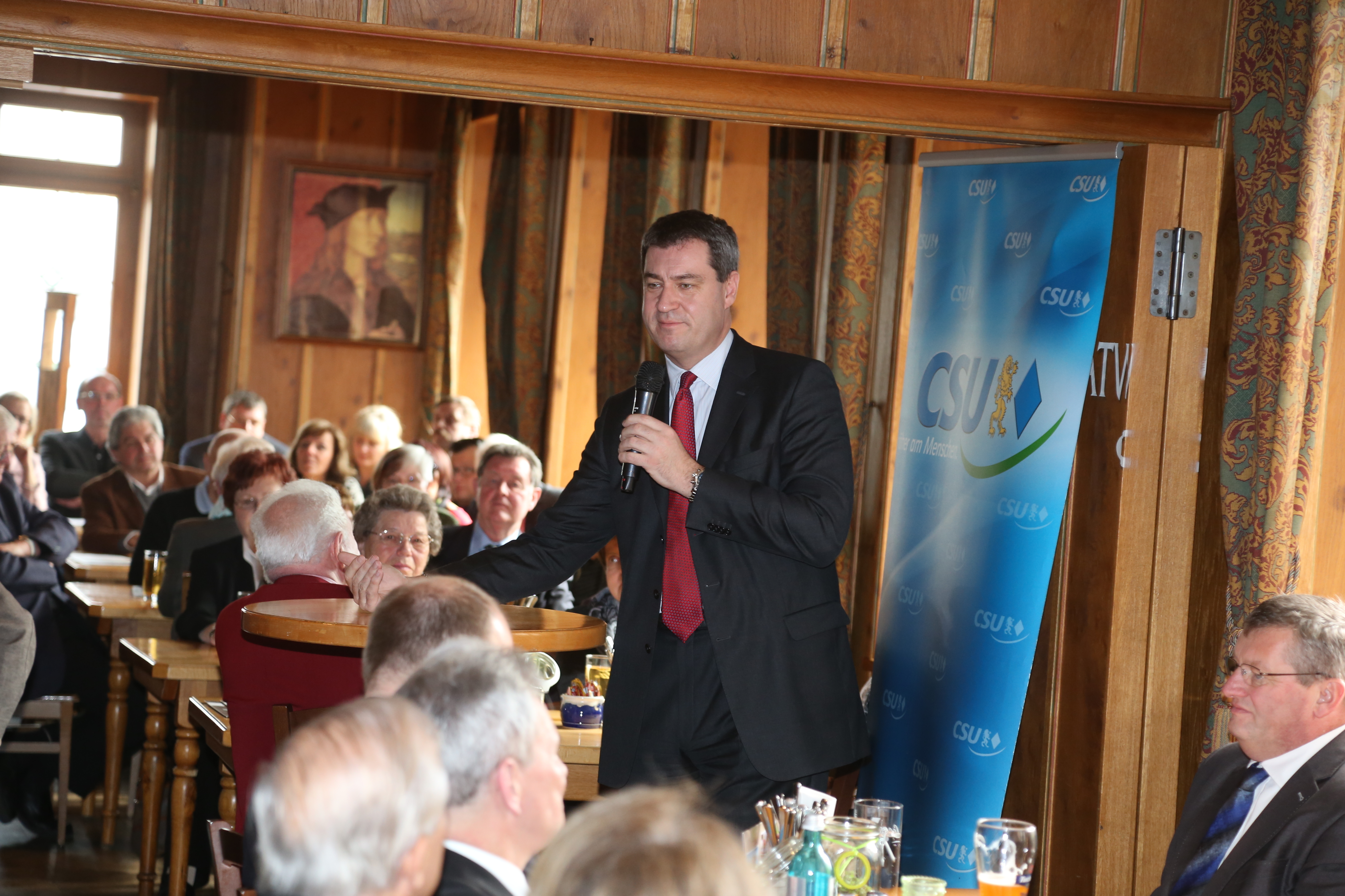 Rund 200 Gäste waren gekommen, um mit Dr. Markus Söder wichtige politische Fragen zu erörtern.
