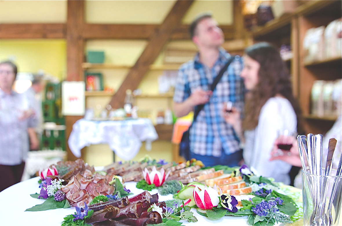 Guten Appetit: Bei der beliebten Erlanger Probier-Tour sind natürlich lokale und regionale Spezialitäten angesagt. Foto: © ETM / Thomas Dettweiler