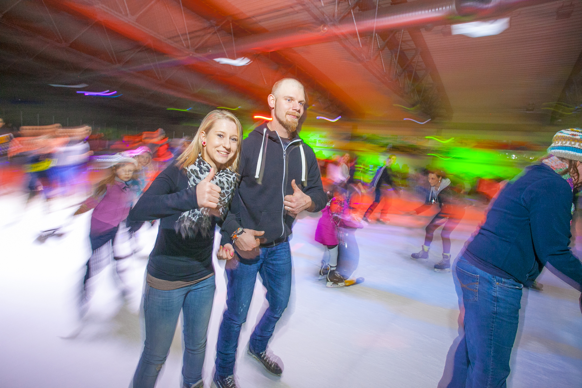 Zum Abschluss der Eislaufsaison findet bei der Saturday Night Party die Flirtnacht statt.
