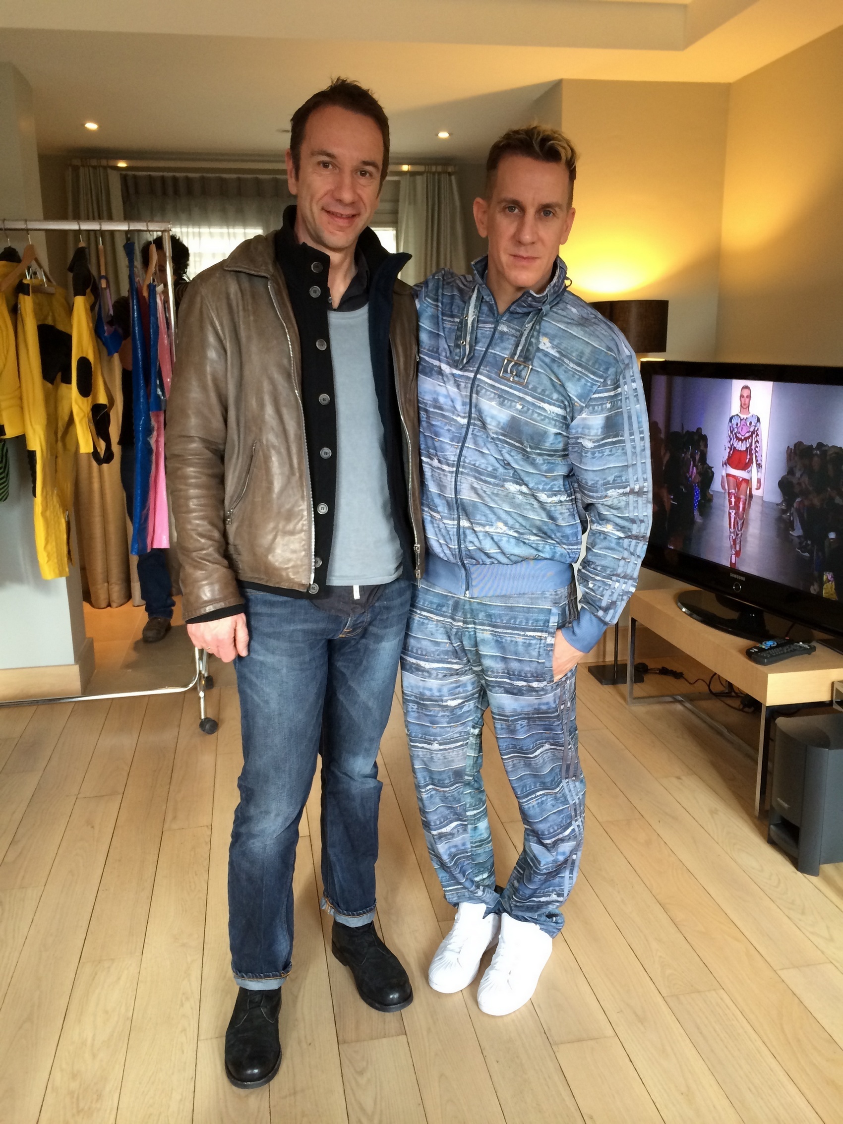 Rainer Wensky (li.) ist Produktionspartner vieler bekannter Marken im High-End-Fashionbereich. Er arbeitet unter anderem mit dem amerikanischen Designer Jeremy Scott zusammen.