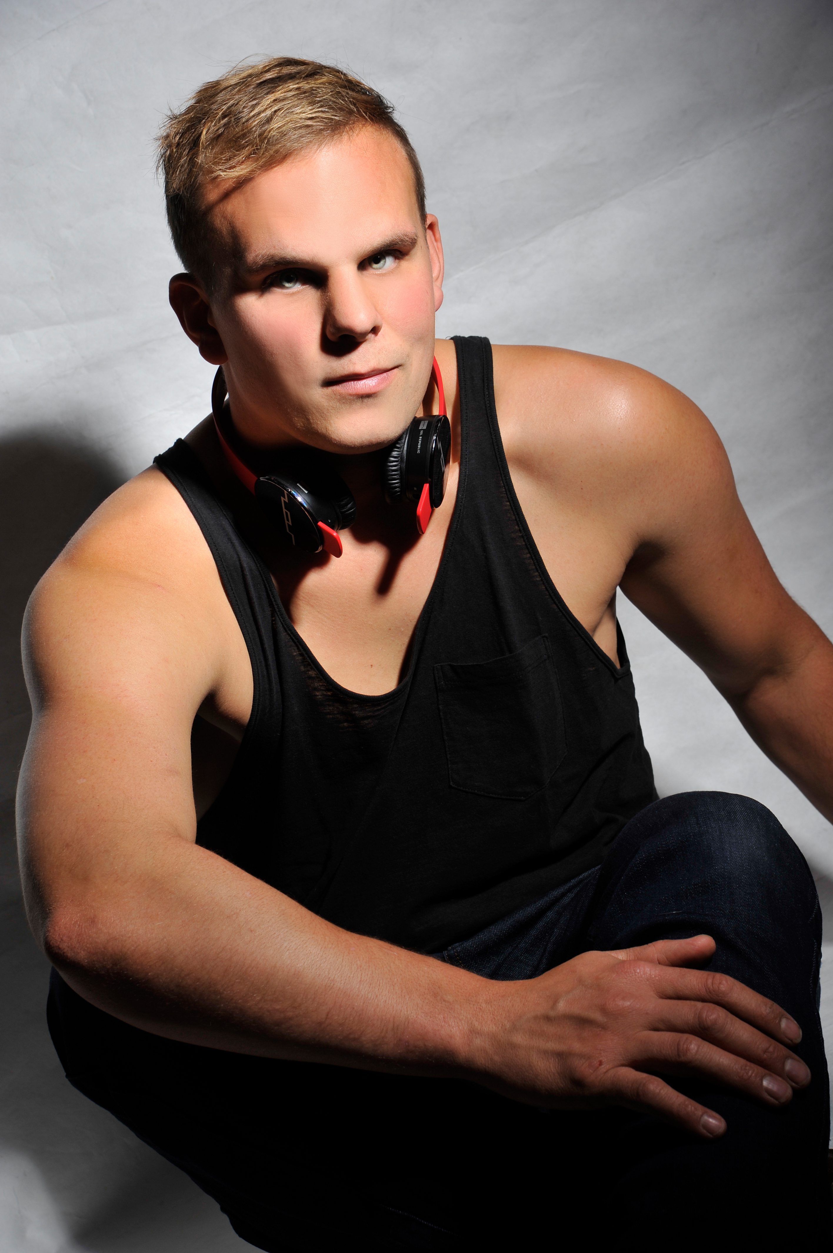 Viele kennen ihn aus ,,Bauer sucht Frau". Am 18. April 2015 rockt Gunther Höfler als DJ N'Farmer die Partylocation ,,Red Cube Club".