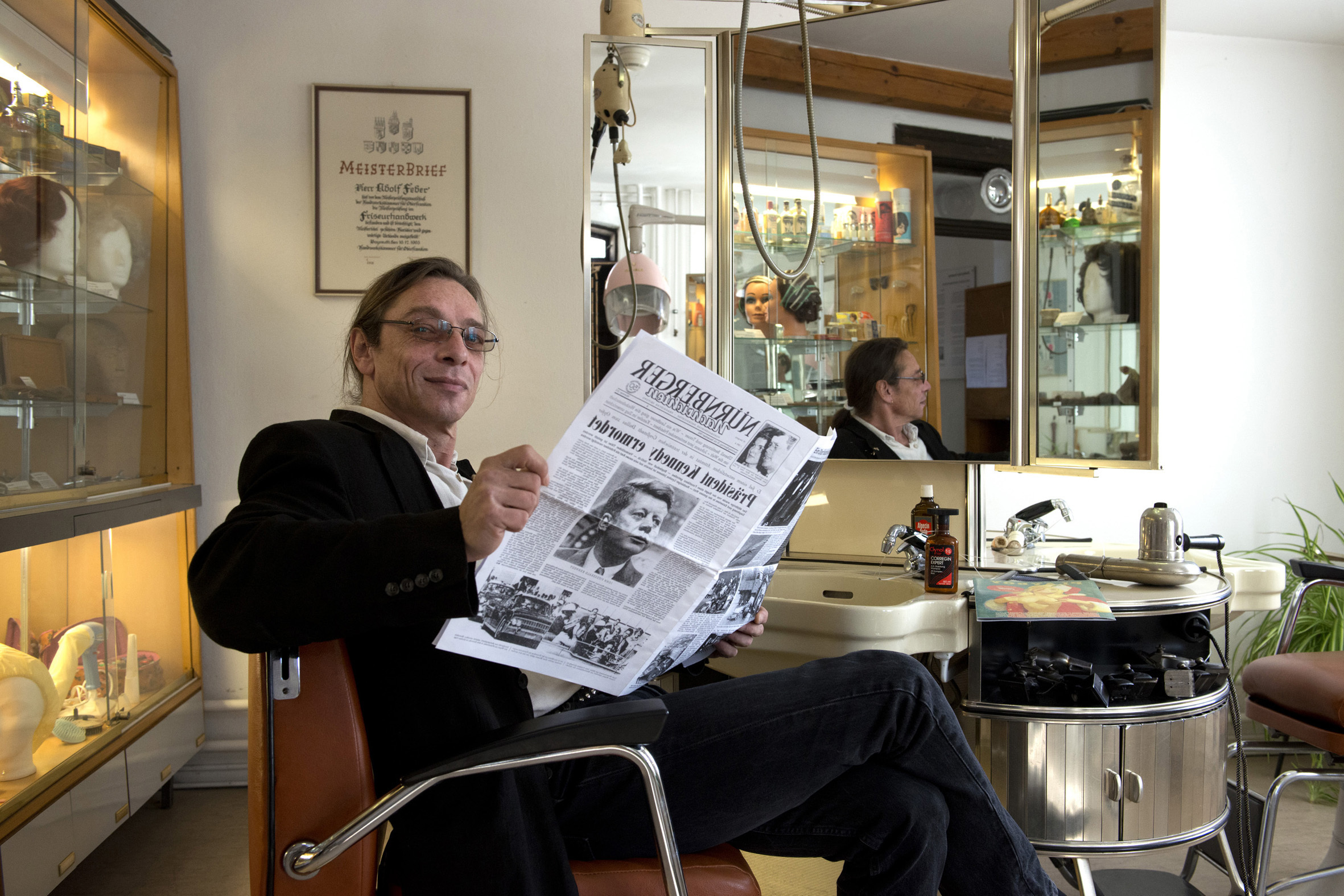 Bühnenpoeten im Industriemuseum Lauf: Beim Friseur mit Michael Lösel.