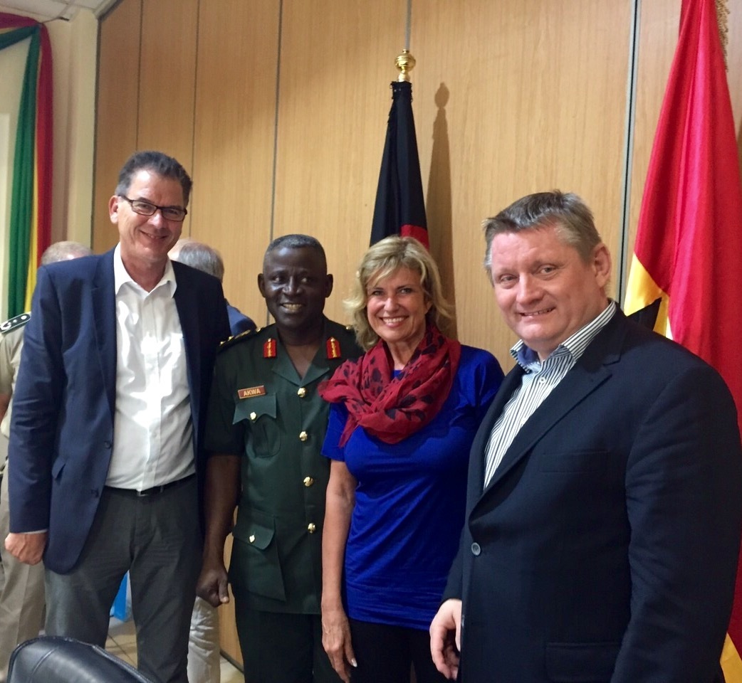 MdB Dagmar Wöhrl mit Gesundheitsminister Hermann Gröhe und Entwicklungsminister Dr. Gerd Müller während der Reise durch die von Ebola betroffenen Länder Ghana und Liberia.
