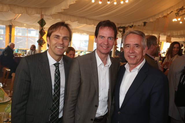 Funkhaus-Geschäftsführer Alexander Koller (l.), IHK-Sprecher Dr. Kurt Hesse (r.) und Lucius A. Hemmer,  Intendant der Nürnberger Symphoniker. | Foto: bayernpress/Udo Dreier