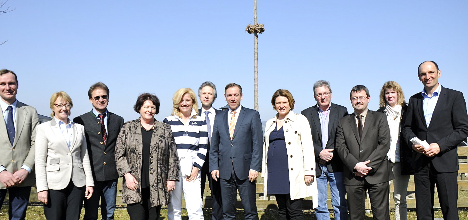 Setzen sich gemeindeübergreifend für Natur und Naherholung ein: die Mitglieder des Naherholungsvereins Sebalder Reichswald unter Vorsitz von Landrat Alexander Tritthart (M.). Foto: Landratsamt ERH